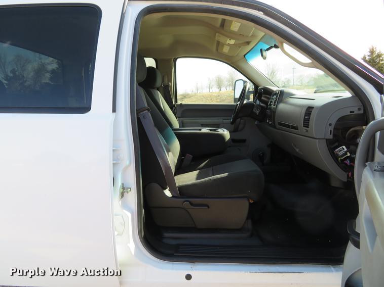 image for item DG3903 2011 Chevrolet Silverado 2500 Crew Cab pickup truck