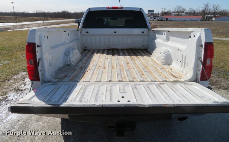 image for item DG3903 2011 Chevrolet Silverado 2500 Crew Cab pickup truck