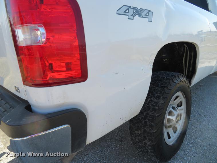 image for item DG3903 2011 Chevrolet Silverado 2500 Crew Cab pickup truck