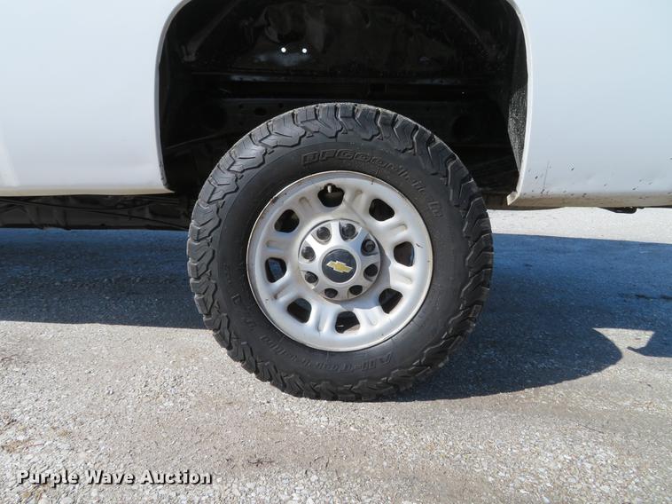 image for item DG3903 2011 Chevrolet Silverado 2500 Crew Cab pickup truck