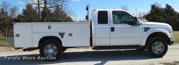 image for item DG3905 2008 Ford F350 Super Duty XL SuperCab utility bed pickup truck