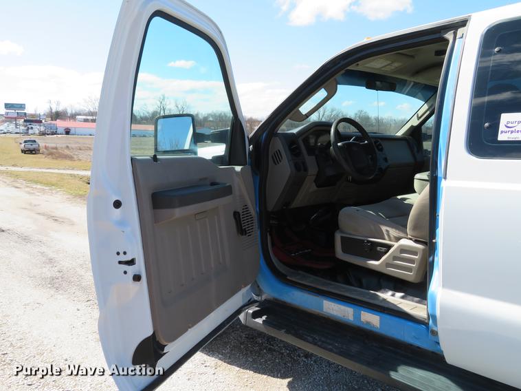 image for item DG3905 2008 Ford F350 Super Duty XL SuperCab utility bed pickup truck