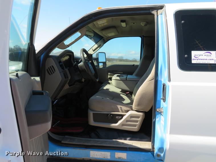 image for item DG3905 2008 Ford F350 Super Duty XL SuperCab utility bed pickup truck