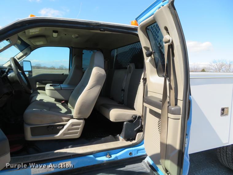 image for item DG3905 2008 Ford F350 Super Duty XL SuperCab utility bed pickup truck