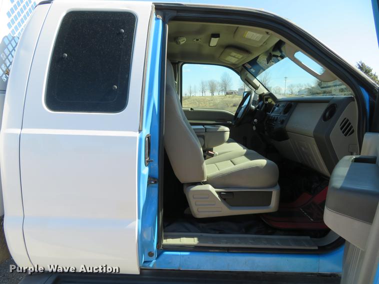 image for item DG3905 2008 Ford F350 Super Duty XL SuperCab utility bed pickup truck