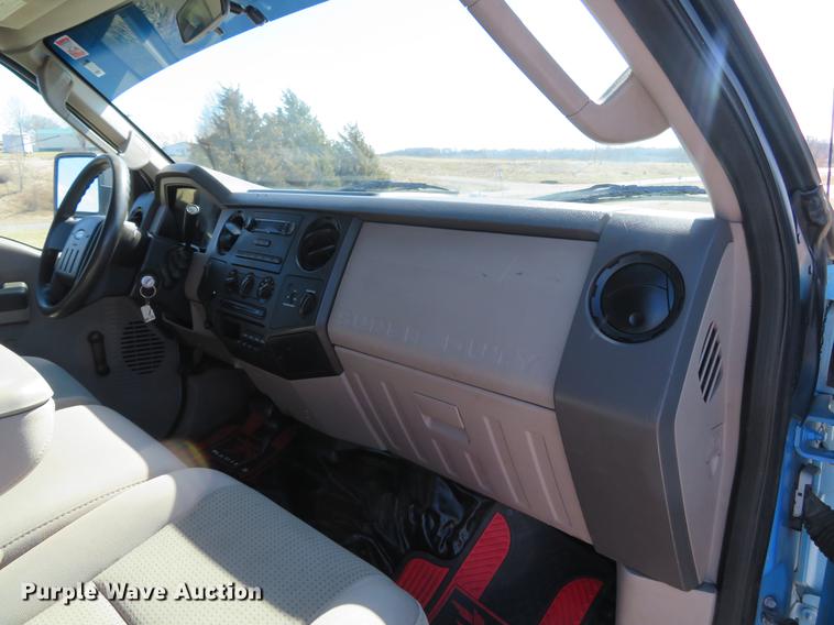 image for item DG3905 2008 Ford F350 Super Duty XL SuperCab utility bed pickup truck