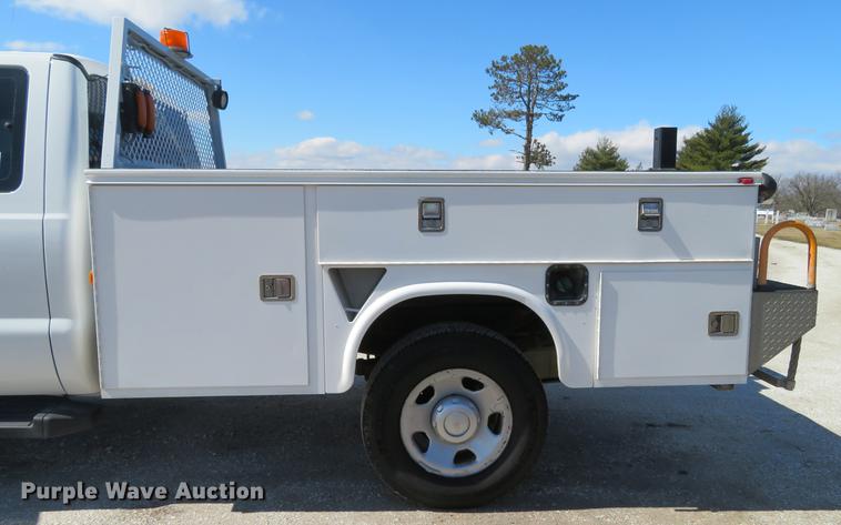 image for item DG3905 2008 Ford F350 Super Duty XL SuperCab utility bed pickup truck