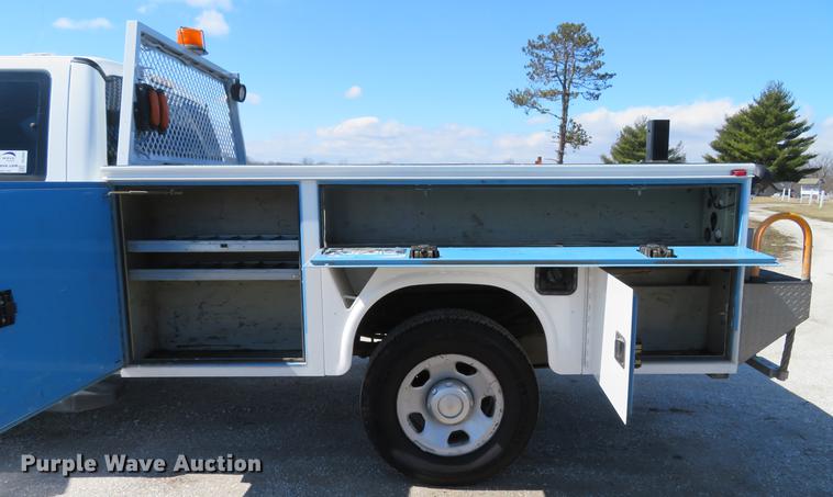 image for item DG3905 2008 Ford F350 Super Duty XL SuperCab utility bed pickup truck