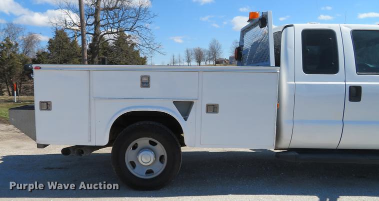 image for item DG3905 2008 Ford F350 Super Duty XL SuperCab utility bed pickup truck