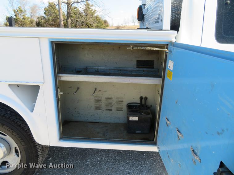 image for item DG3905 2008 Ford F350 Super Duty XL SuperCab utility bed pickup truck