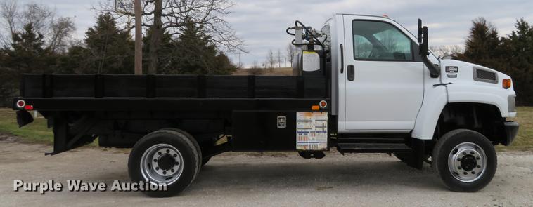 image for item DG3907 2006 GMC C5500 flatbed truck