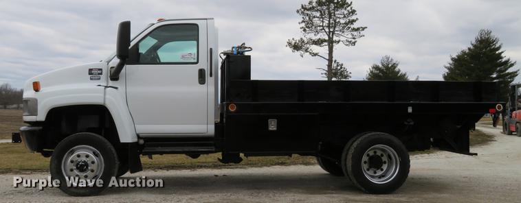 image for item DG3907 2006 GMC C5500 flatbed truck