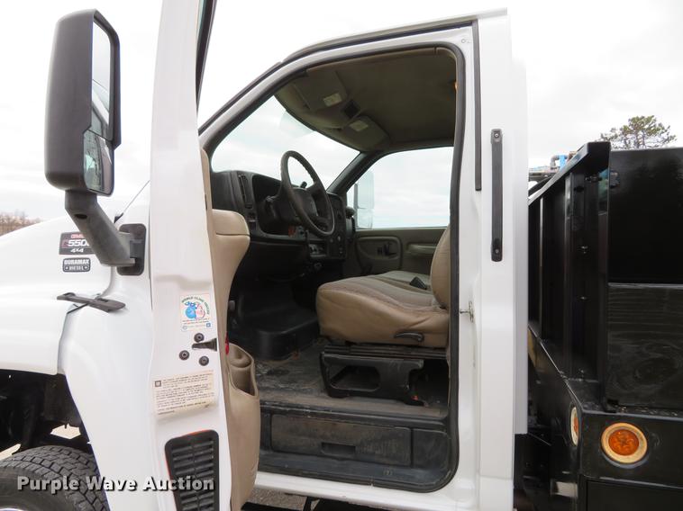 image for item DG3907 2006 GMC C5500 flatbed truck