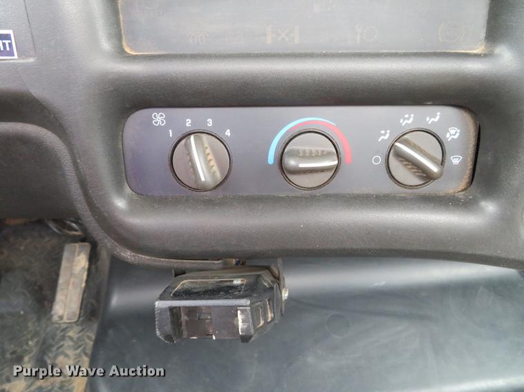 image for item DG3907 2006 GMC C5500 flatbed truck