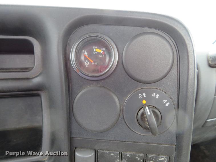 image for item DG3907 2006 GMC C5500 flatbed truck