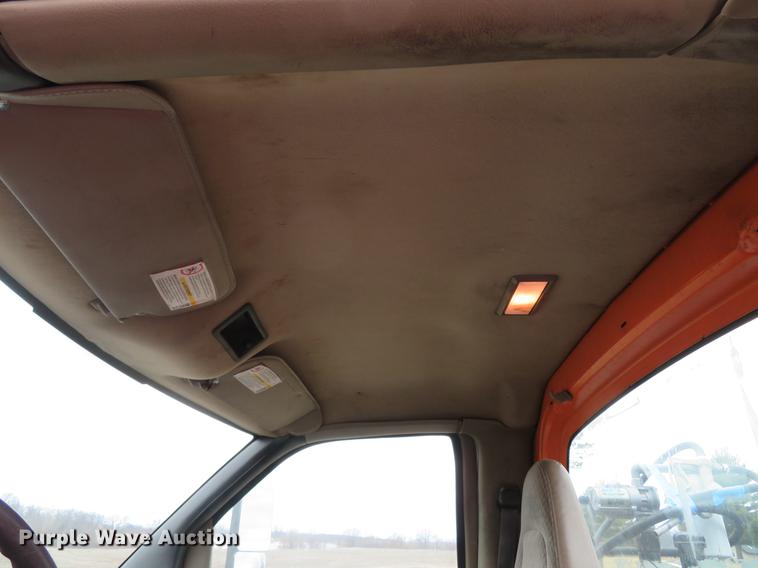 image for item DG3907 2006 GMC C5500 flatbed truck