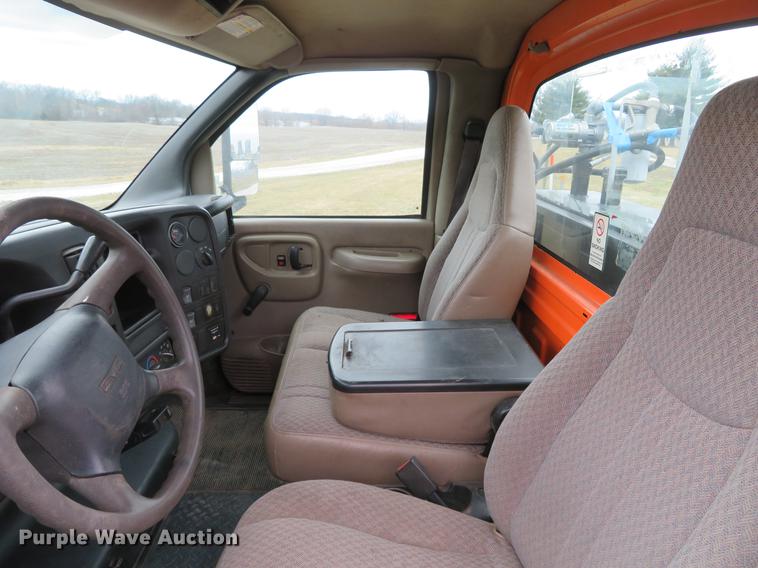 image for item DG3907 2006 GMC C5500 flatbed truck