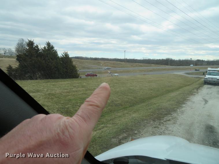 image for item DG3907 2006 GMC C5500 flatbed truck