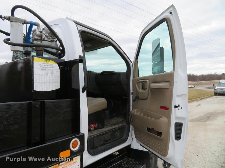 image for item DG3907 2006 GMC C5500 flatbed truck