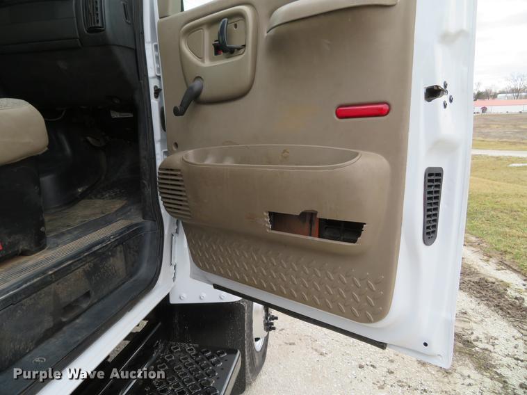 image for item DG3907 2006 GMC C5500 flatbed truck