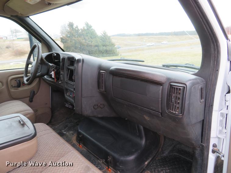 image for item DG3907 2006 GMC C5500 flatbed truck