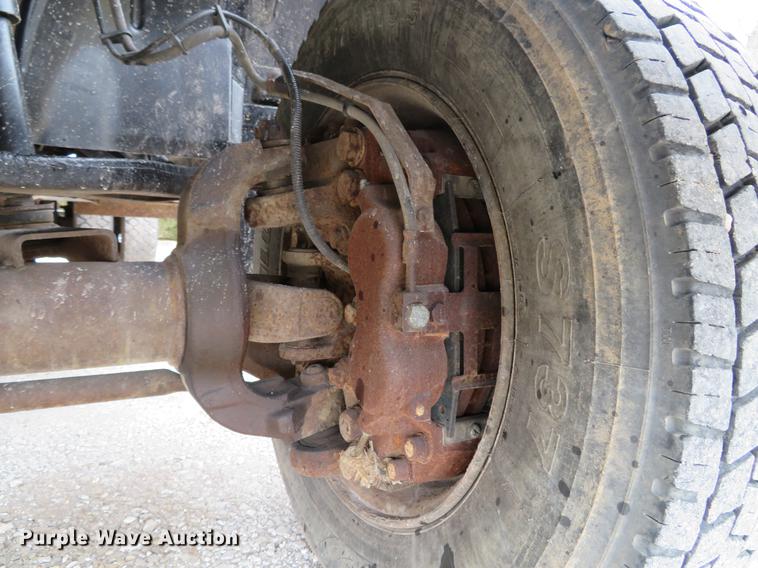 image for item DG3907 2006 GMC C5500 flatbed truck