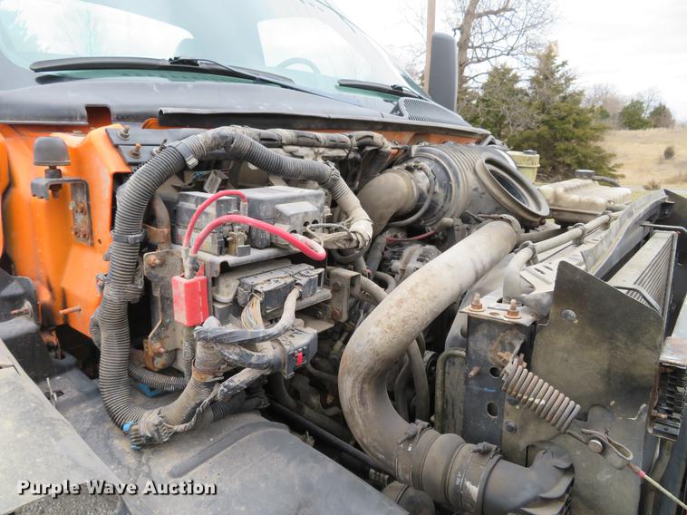 image for item DG3907 2006 GMC C5500 flatbed truck