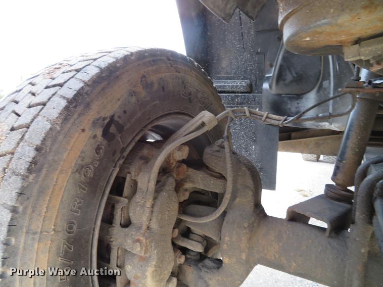 image for item DG3907 2006 GMC C5500 flatbed truck