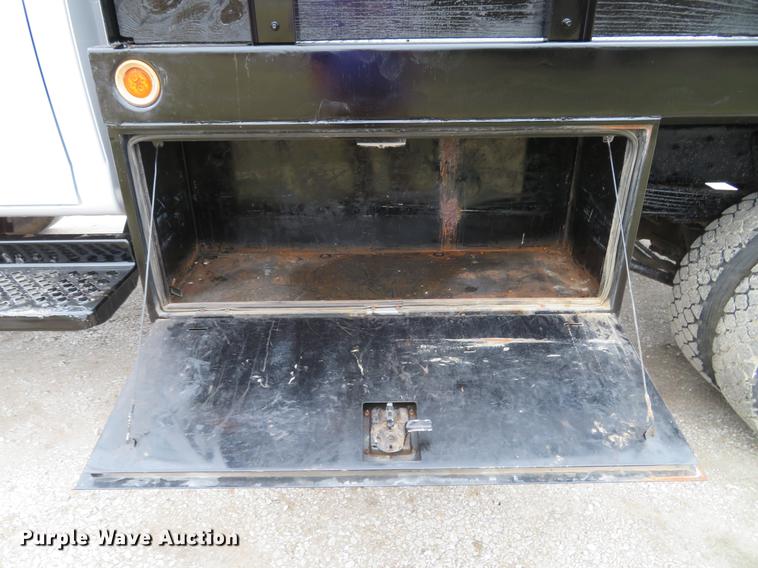 image for item DG3907 2006 GMC C5500 flatbed truck