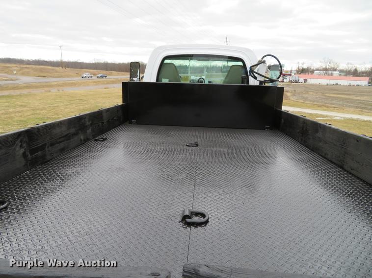 image for item DG3907 2006 GMC C5500 flatbed truck