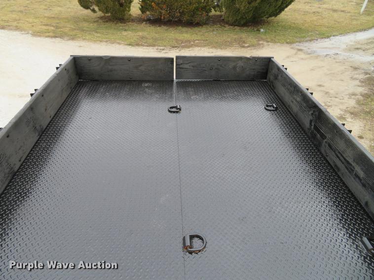 image for item DG3907 2006 GMC C5500 flatbed truck