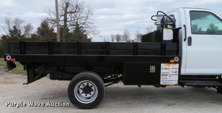 image for item DG3907 2006 GMC C5500 flatbed truck