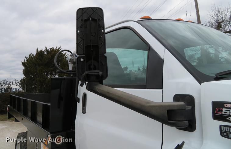 image for item DG3907 2006 GMC C5500 flatbed truck
