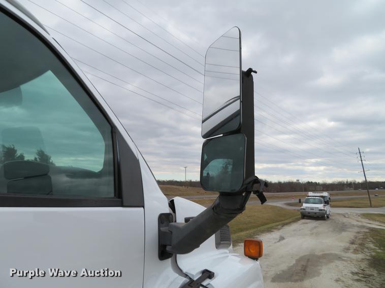 image for item DG3907 2006 GMC C5500 flatbed truck