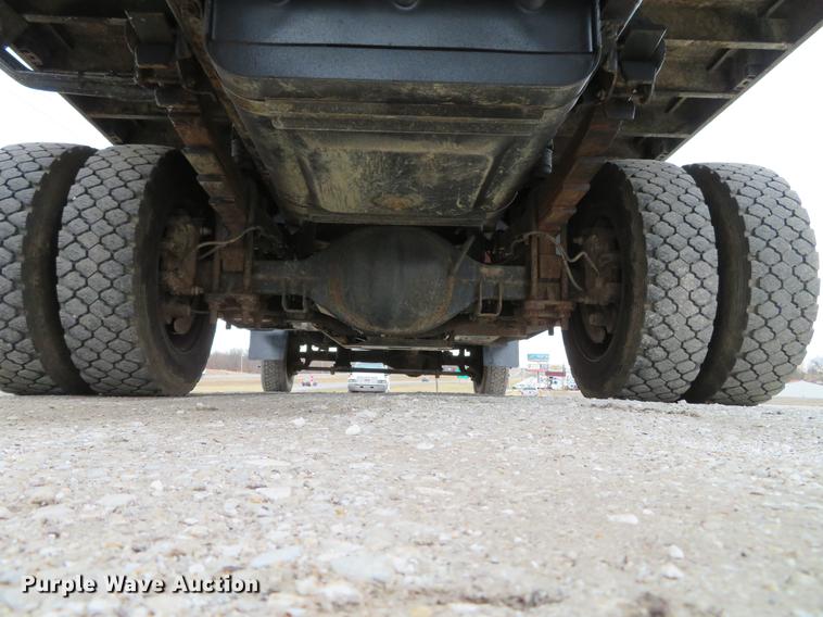 image for item DG3907 2006 GMC C5500 flatbed truck