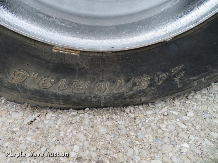 image for item DG3907 2006 GMC C5500 flatbed truck