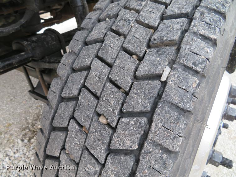 image for item DG3907 2006 GMC C5500 flatbed truck