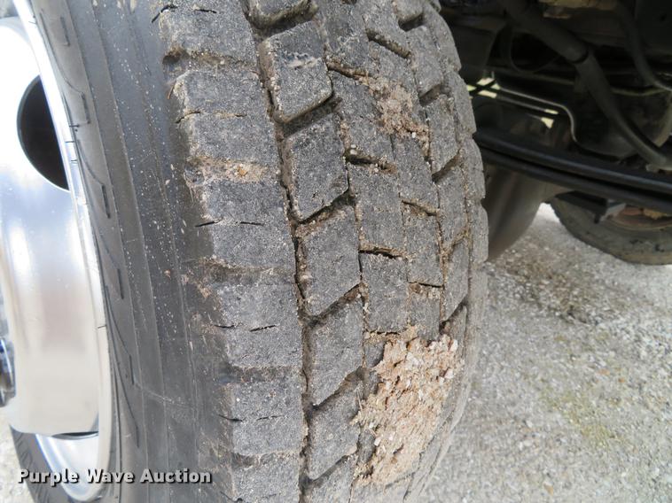 image for item DG3907 2006 GMC C5500 flatbed truck