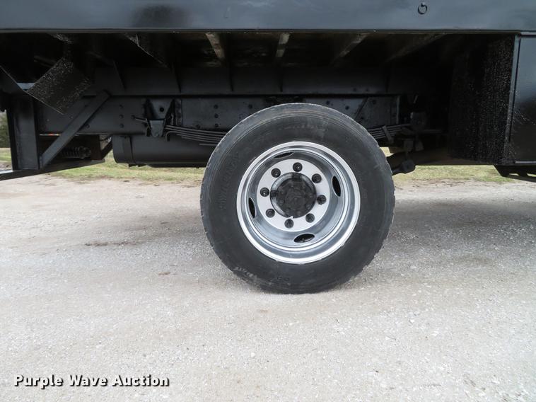 image for item DG3907 2006 GMC C5500 flatbed truck