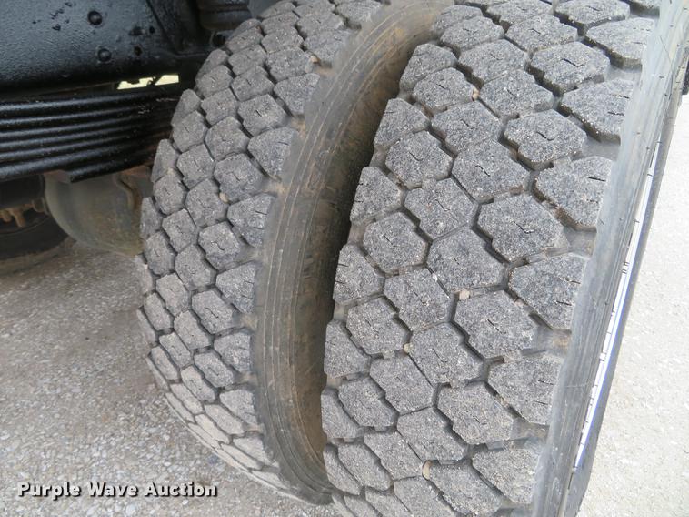 image for item DG3907 2006 GMC C5500 flatbed truck