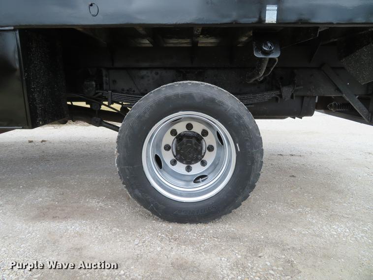 image for item DG3907 2006 GMC C5500 flatbed truck