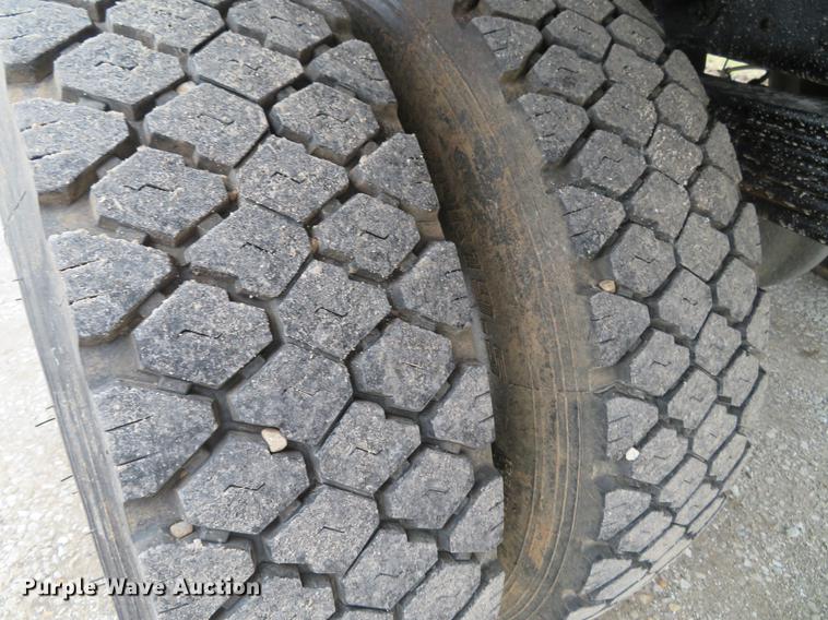 image for item DG3907 2006 GMC C5500 flatbed truck