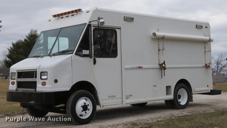 image for item DG3909 2001 Freightliner MT45 service truck