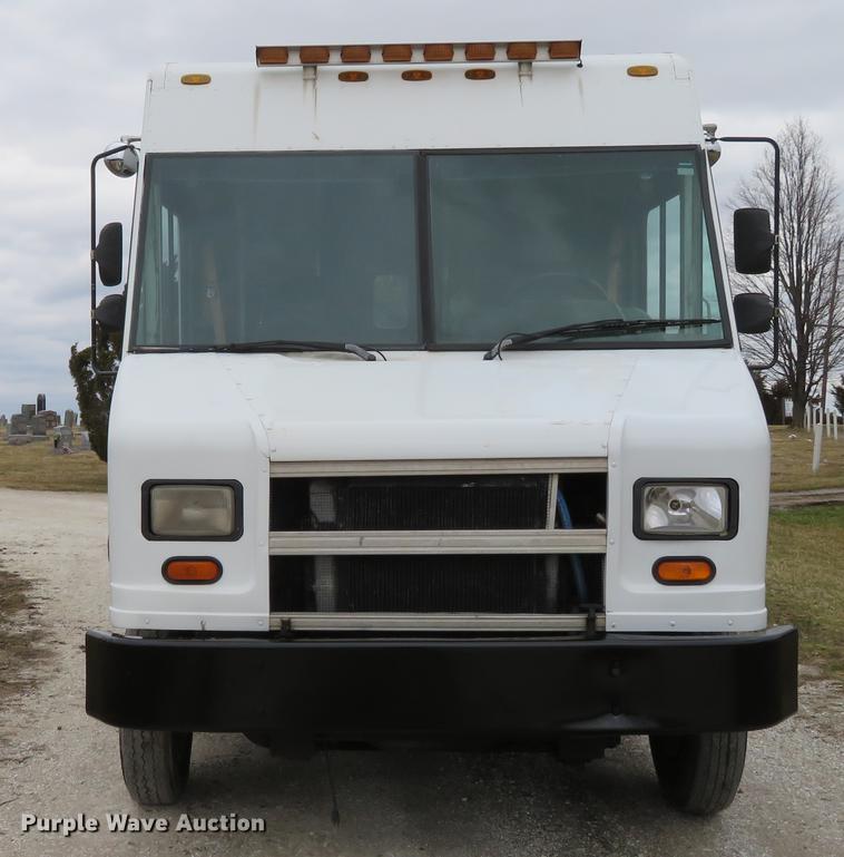 image for item DG3909 2001 Freightliner MT45 service truck