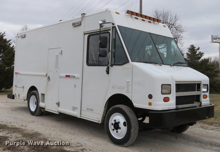 image for item DG3909 2001 Freightliner MT45 service truck