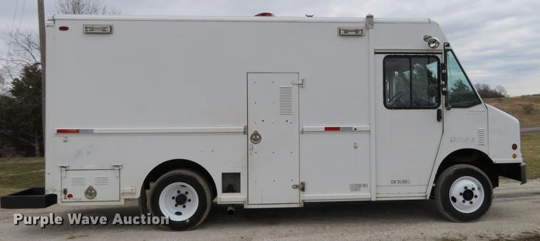 image for item DG3909 2001 Freightliner MT45 service truck