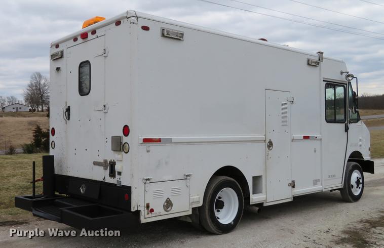 image for item DG3909 2001 Freightliner MT45 service truck