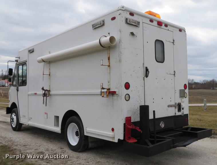 image for item DG3909 2001 Freightliner MT45 service truck