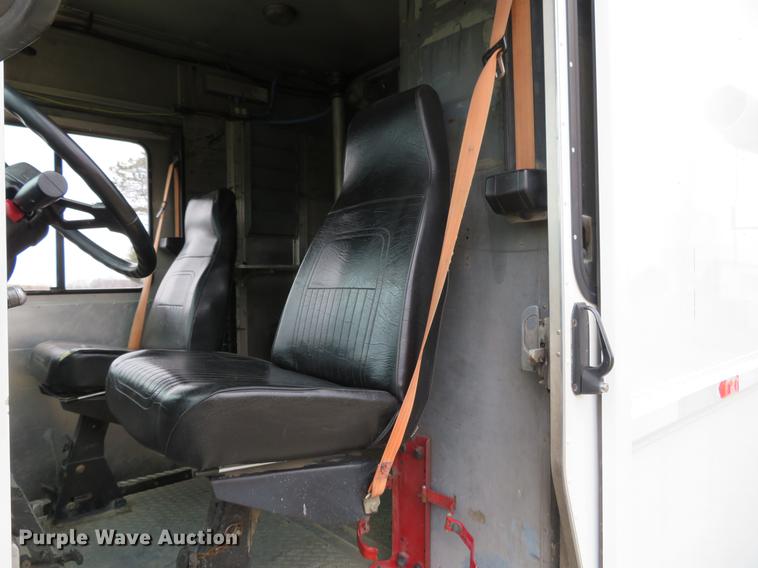 image for item DG3909 2001 Freightliner MT45 service truck