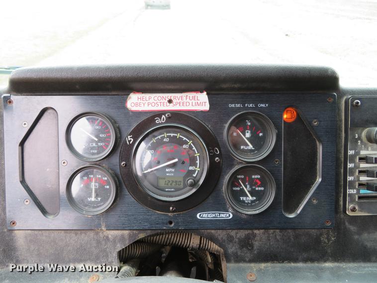 image for item DG3909 2001 Freightliner MT45 service truck